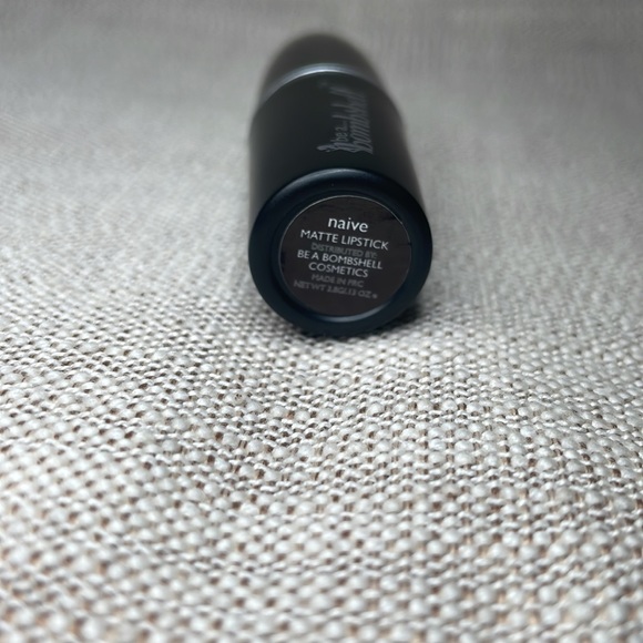 Be A Bombshell Matte Lipstick in Naive - Picture 4 of 4
